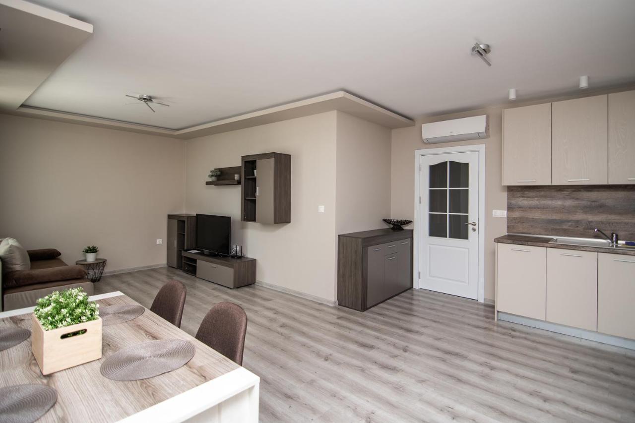 Apartamento Cozy Flats Nearby Center Free Park Area Varna Exterior foto