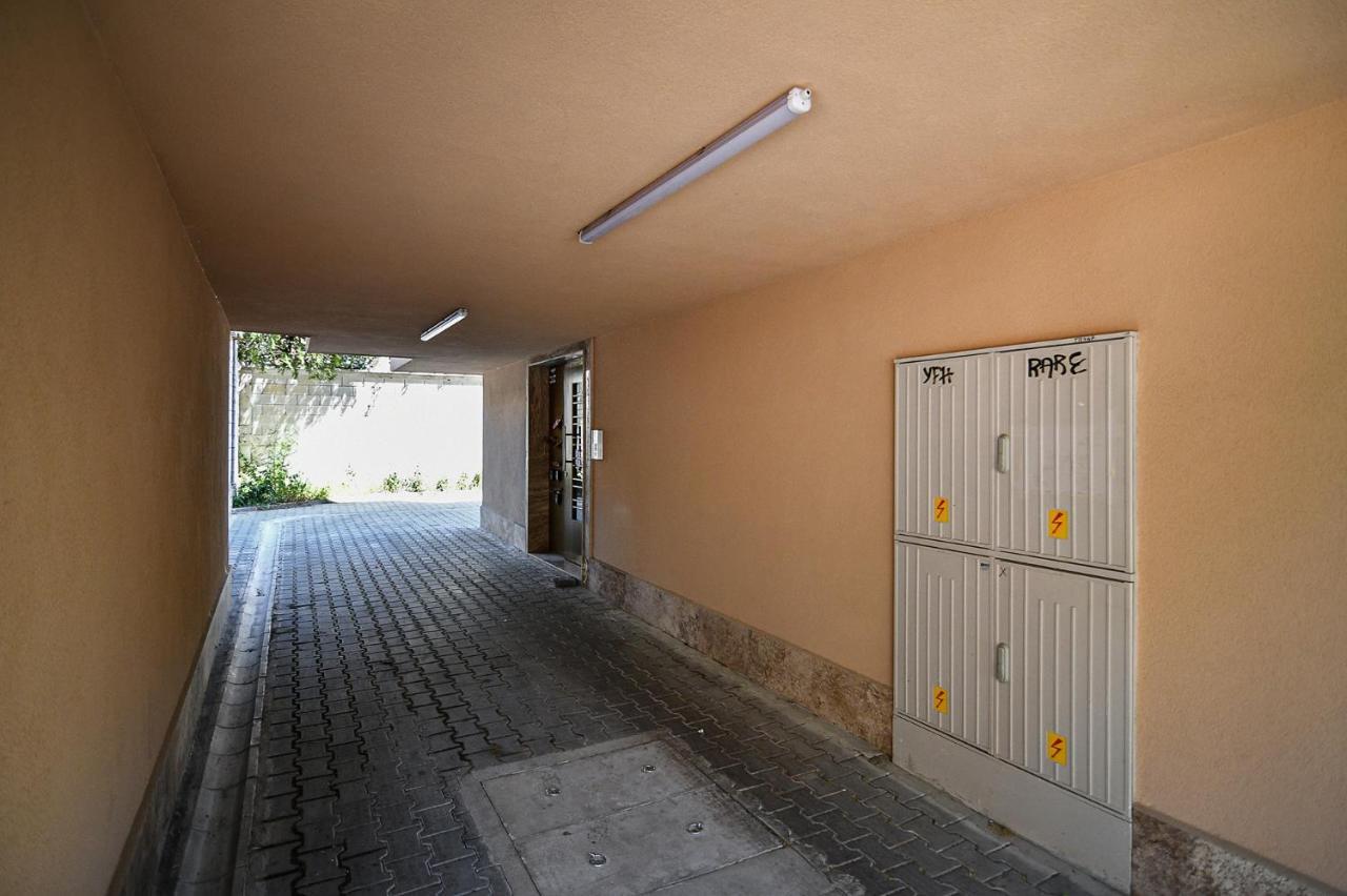 Apartamento Cozy Flats Nearby Center Free Park Area Varna Exterior foto